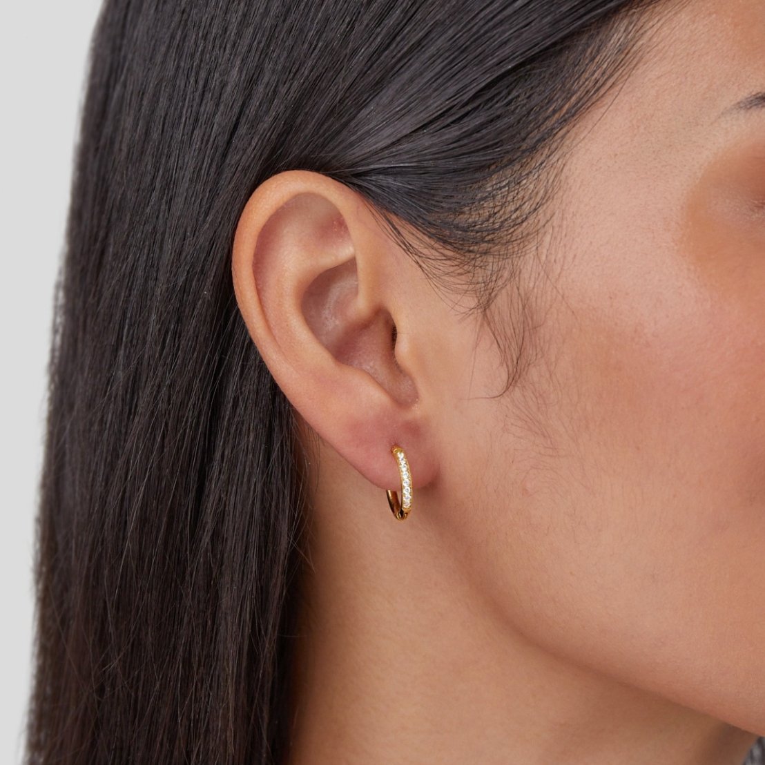 Demi-créoles plaqué or pierres claires – Lila