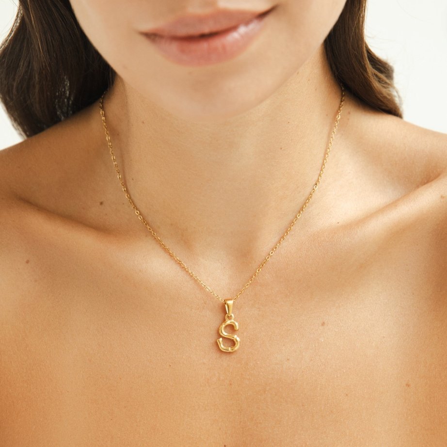 Collier lettre pendentif or – Léo