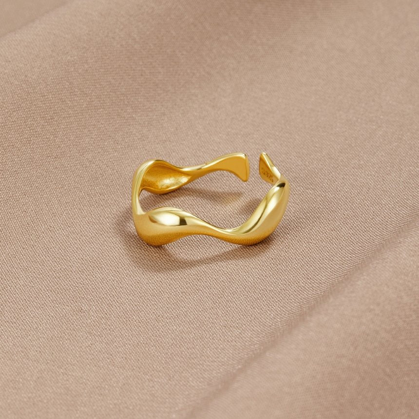 Bague ondulée finition lisse or – Lina