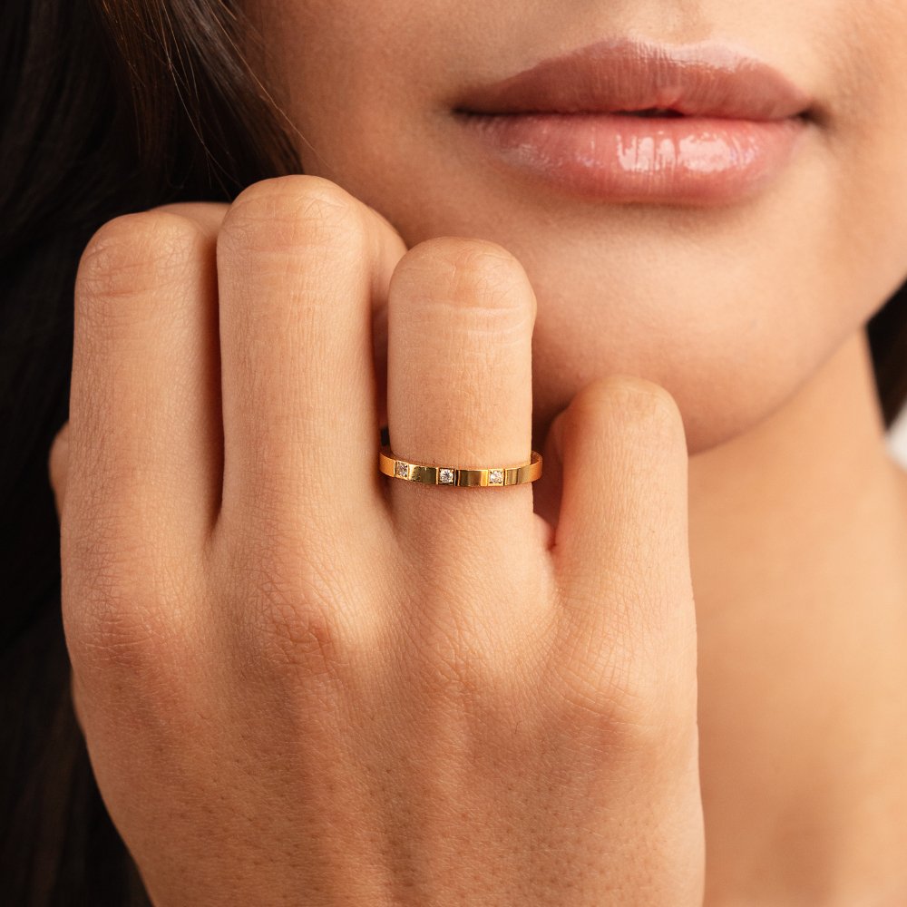 Bague fine minimaliste or cristaux – Léo