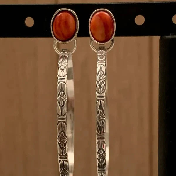 Boucles d’oreilles pendantes argent gravé pierre orange – Lila