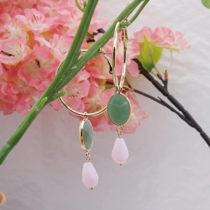 Boucles d'oreilles créoles dorées avec pierres colorées