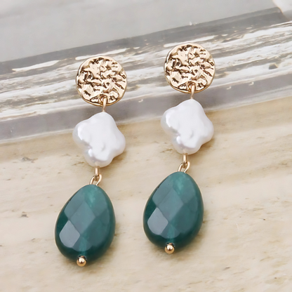 Boucles d'oreilles gouttes perles et pierres plaqué or