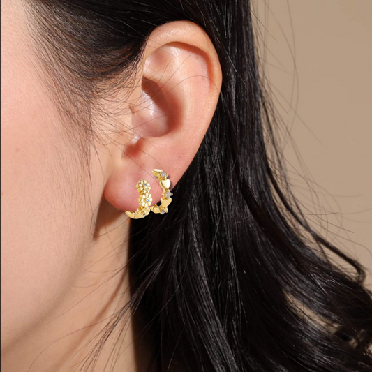 Boucles d'oreilles créoles élégantes avec zircon