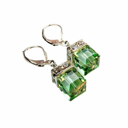 Boucles d'oreilles à crochet en cristal vert plaqué argent