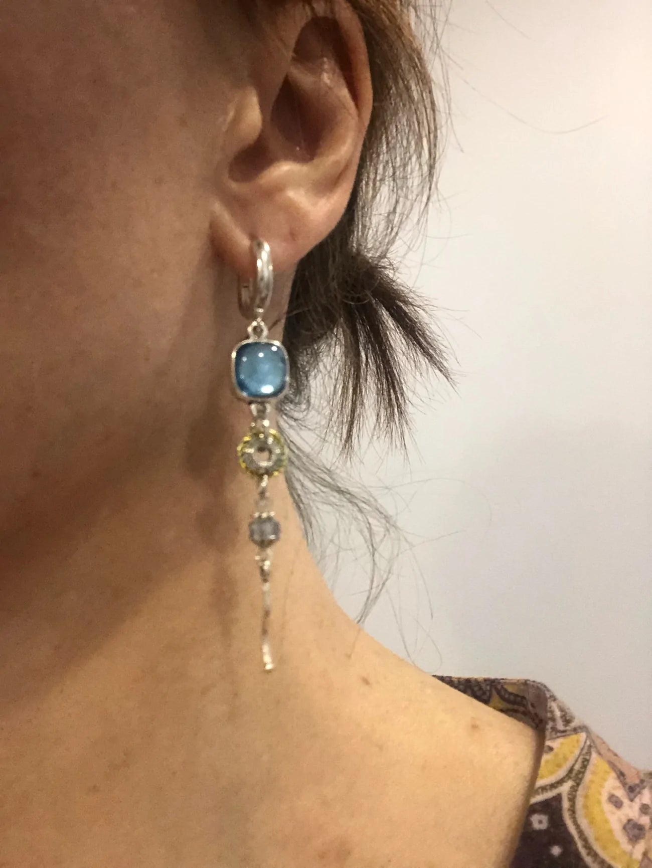 Boucles d’oreilles pendantes argent croix bleues – Léo