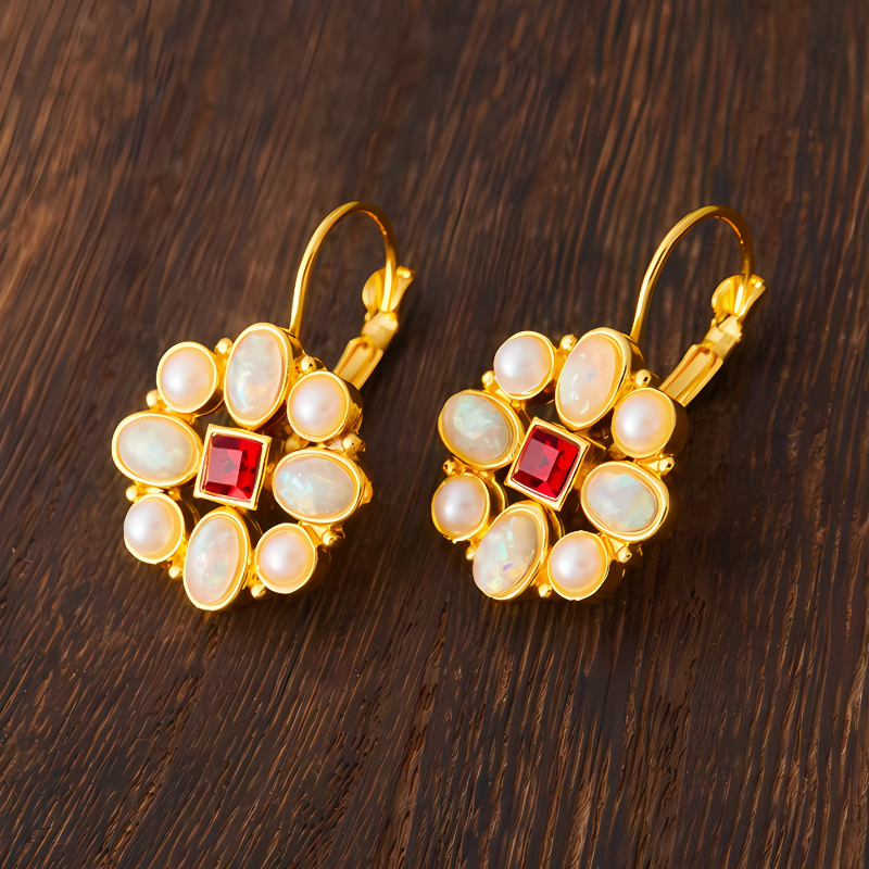 Boucles d'oreilles gouttes fleurs dorées avec opale et pierre rouge plaqué or