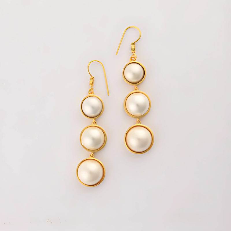 Boucles d'oreilles gouttes perles blanches plaqué or