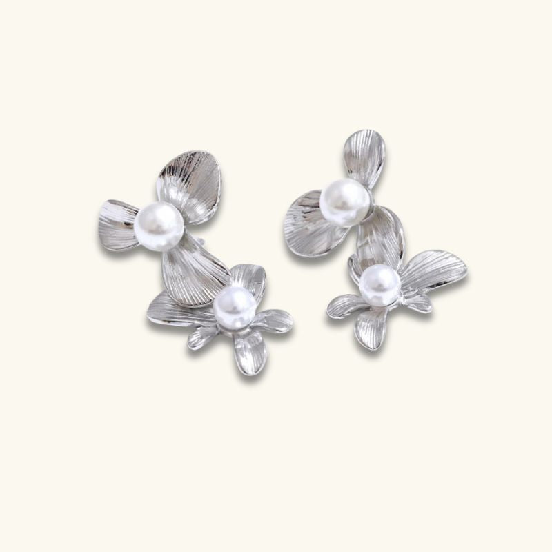 Boucles d'oreilles fleurs dorées avec perles
