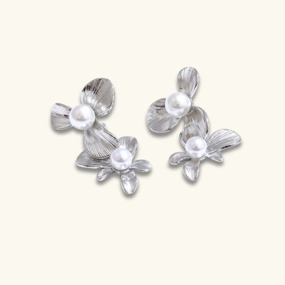 Boucles d'oreilles fleurs dorées avec perles