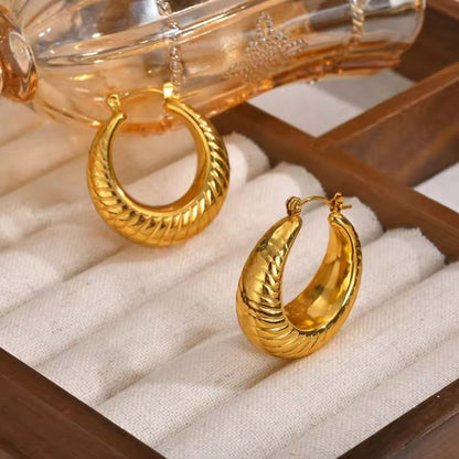 Créoles dorées texturées au style vintage