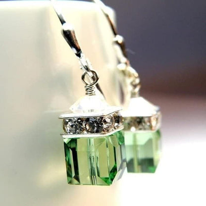 Boucles d'oreilles à crochet en cristal vert plaqué argent