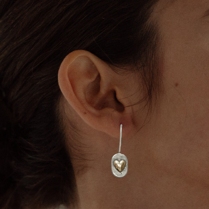 Boucles d'Oreilles Argentées avec Cœur Doré Vintage