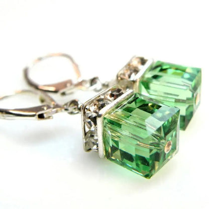 Boucles d'oreilles à crochet en cristal vert plaqué argent