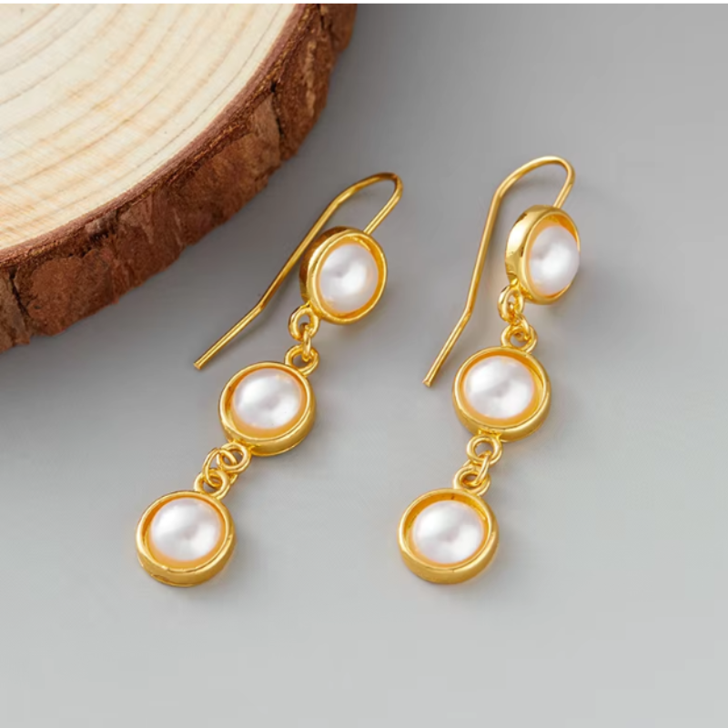 Boucles d'oreilles gouttes perles blanches plaqué or