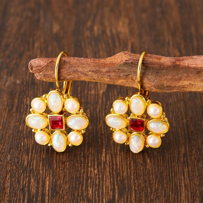 Boucles d'oreilles gouttes fleurs dorées avec opale et pierre rouge plaqué or