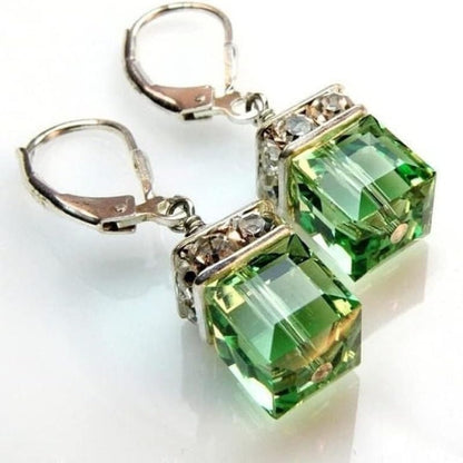 Boucles d'oreilles à crochet en cristal vert plaqué argent