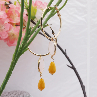 Boucles d'oreilles créoles dorées avec pierres colorées