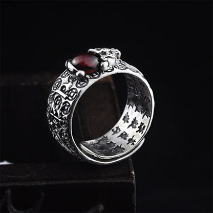 Bague argentée gravée grenat rouge – Léo