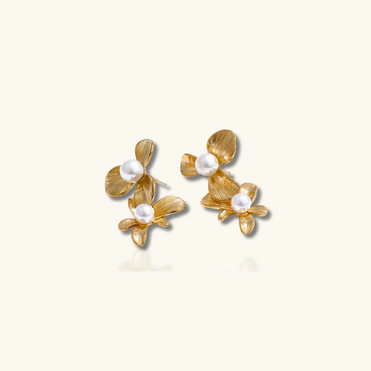 Boucles d'oreilles fleurs dorées avec perles