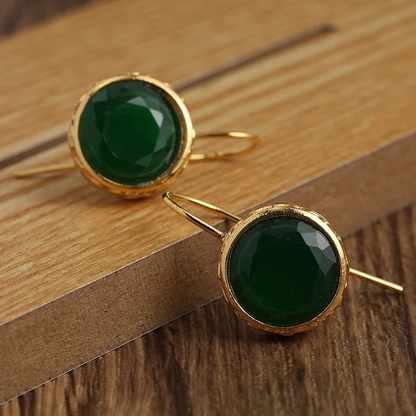 Boucles d'oreilles avec pierre précieuse verte plaqué or