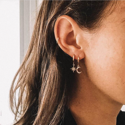 Boucles d'Oreilles en Hoops avec Étoile et Lune en Zircon