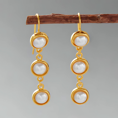Boucles d'oreilles gouttes perles blanches plaqué or