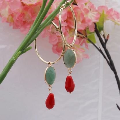 Boucles d'oreilles créoles dorées avec pierres colorées