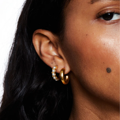 Boucles d'Oreilles Stud en Forme de C avec Perles Plaquées Or Élégantes