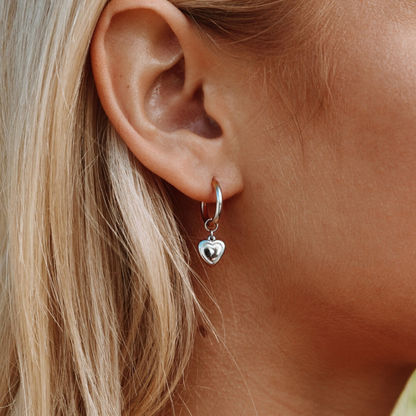 Boucles d'Oreilles en Hoops en Forme de Cœur Dorées