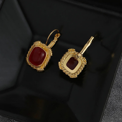 Boucles d'oreilles vintage dorées avec pierre précieuse rouge plaqué or