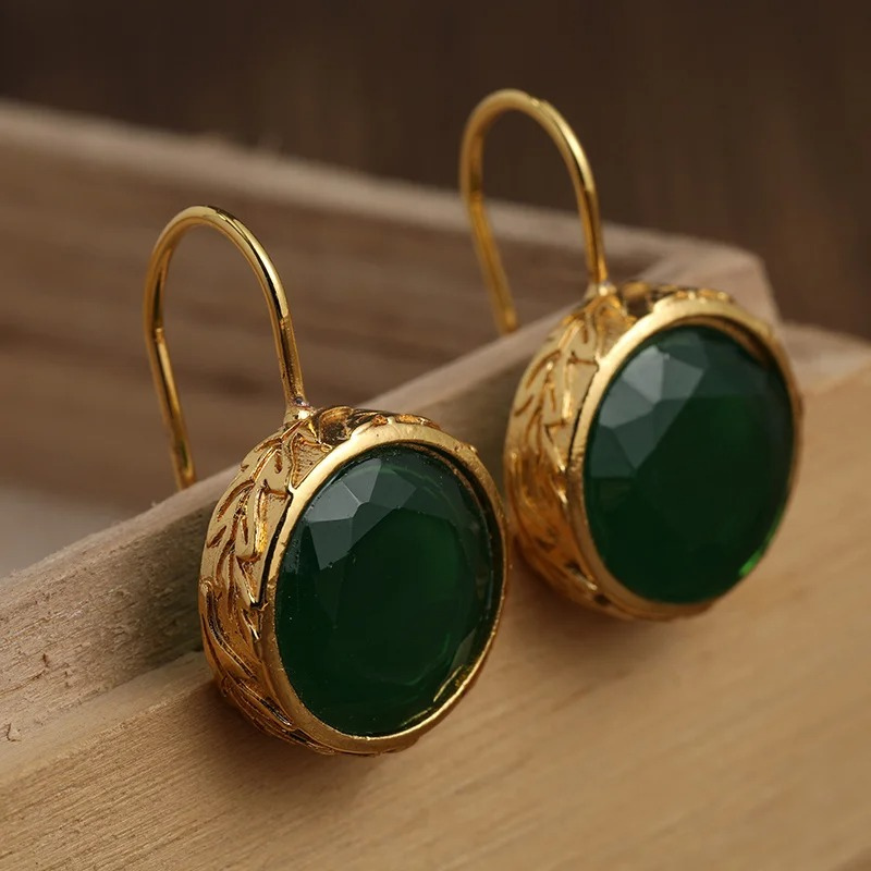Boucles d'oreilles avec pierre précieuse verte plaqué or