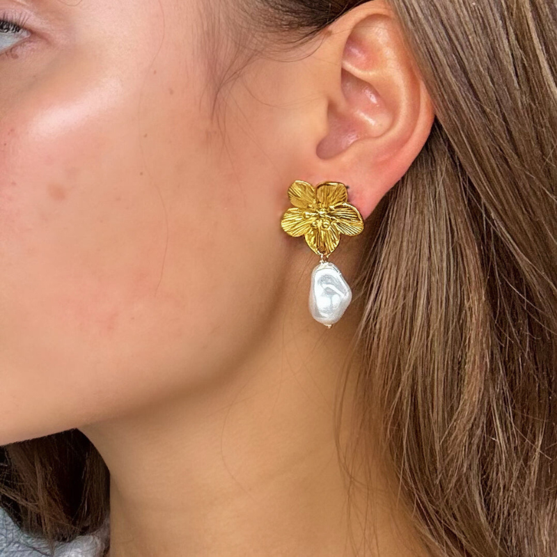Boucles d'oreilles en perles à fleur de luxe plaquées or