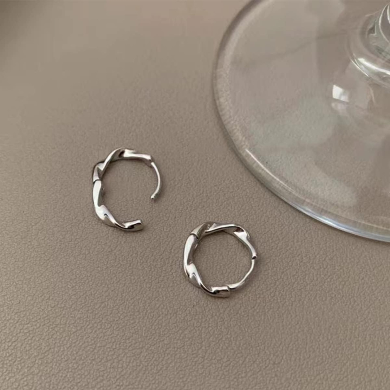 Boucles d'oreilles torsadées élégantes