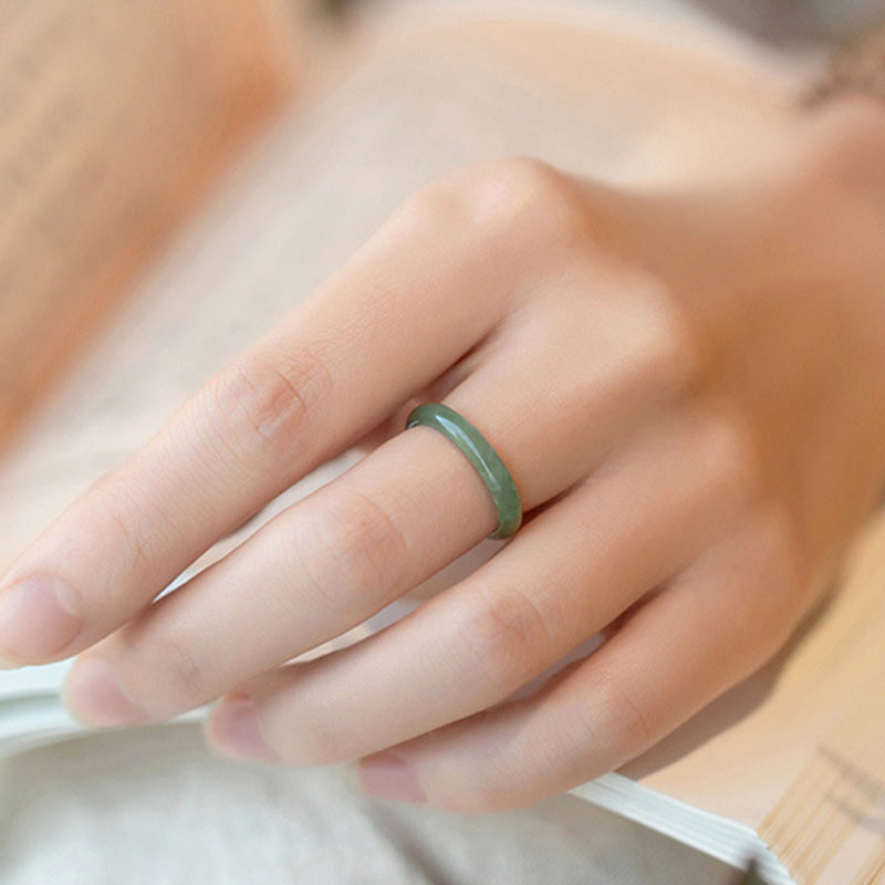 Bague jade naturel lisse vert pâle – Léo