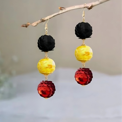Boucles d'oreilles gouttes trèfle avec accents de pierre plaqué or