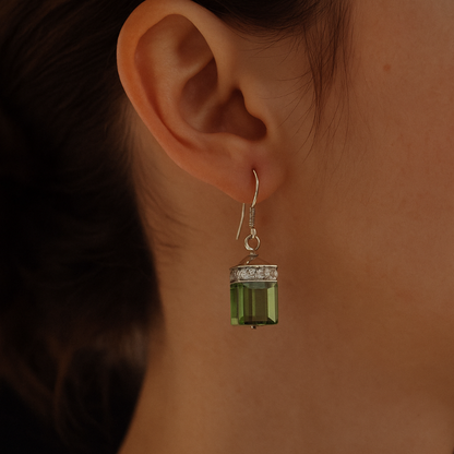 Boucles d'oreilles à crochet en cristal vert plaqué argent