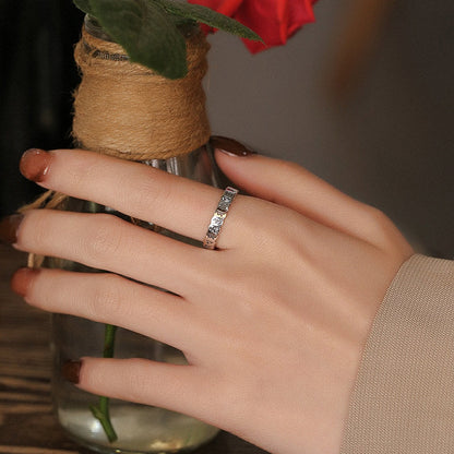 Bague argent gravée symboles noirs – Léo