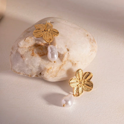 Boucles d'oreilles en perles à fleur de luxe plaquées or