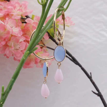 Boucles d'oreilles créoles dorées avec pierres colorées