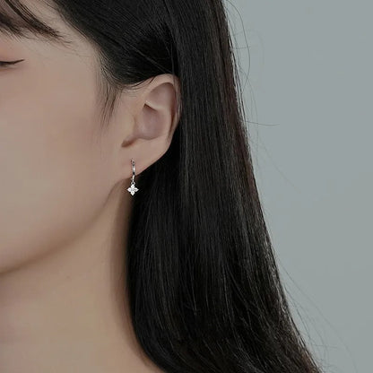 Boucles d'oreilles à quatre feuilles avec zircon