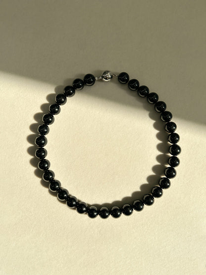 Collier perles noires plaqué or – Lise