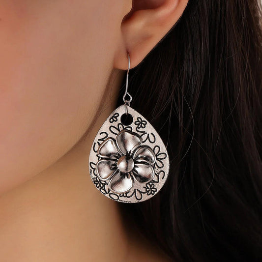 Boucles goutte argent motif floral – Léo