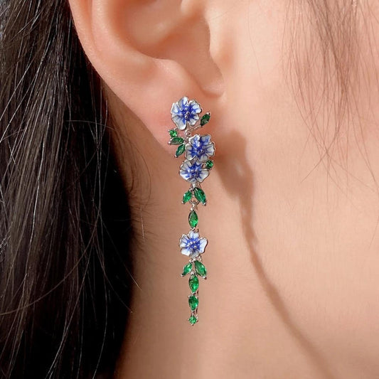 Boucles d’oreilles pendantes argent fleurs bleues feuilles vertes – Lila