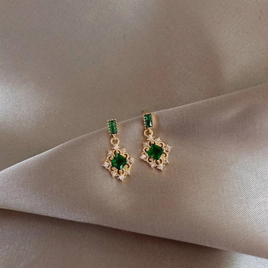 Boucles d’oreilles pendantes carrées or zirconias verts – Lila