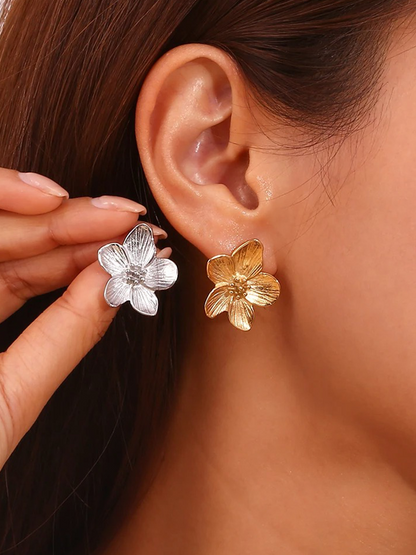 Boucles d’oreilles fleurs dorées texturées – Lise