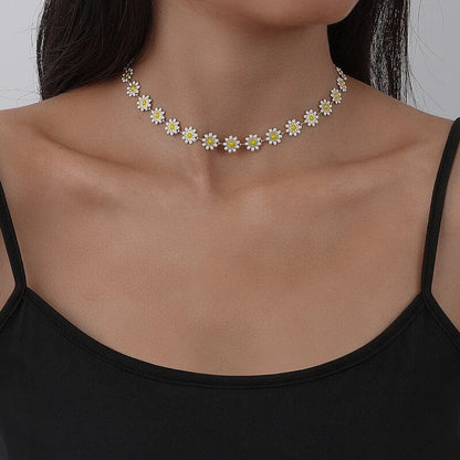 Collier ras du cou marguerites blanches plaqué or – Lise