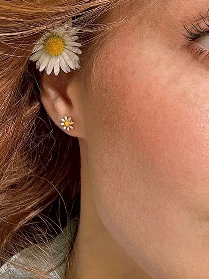 Clous d’oreilles fleurs émail blanc or – Lise