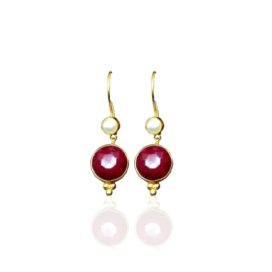 Boucles d'oreilles pendantes avec pierre rouge plaqué or