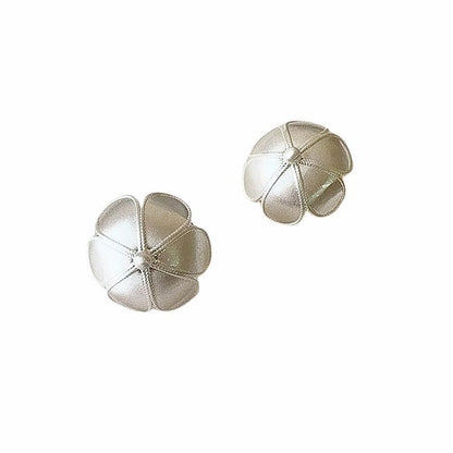 Boucles d'oreilles en perles à pétales de fleurs plaquées argent
